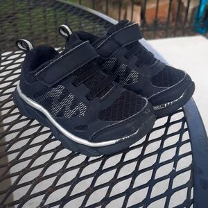 Starter shoes kids/baby size 7, velcro closure